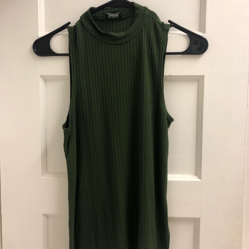 Green turtle neck tank. Thin material